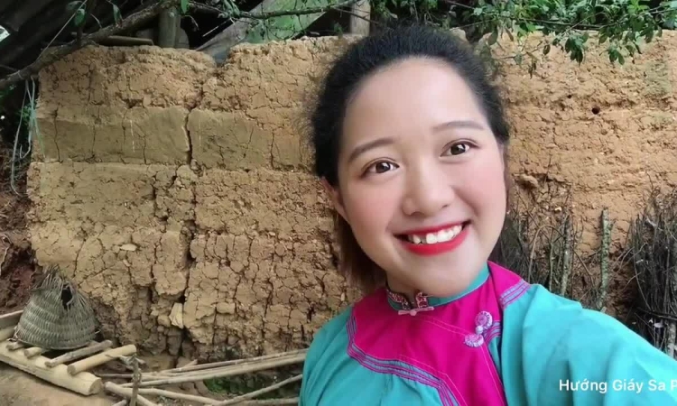 Cô gái người Giáy đưa hàng nghìn khách du lịch Sa Pa online